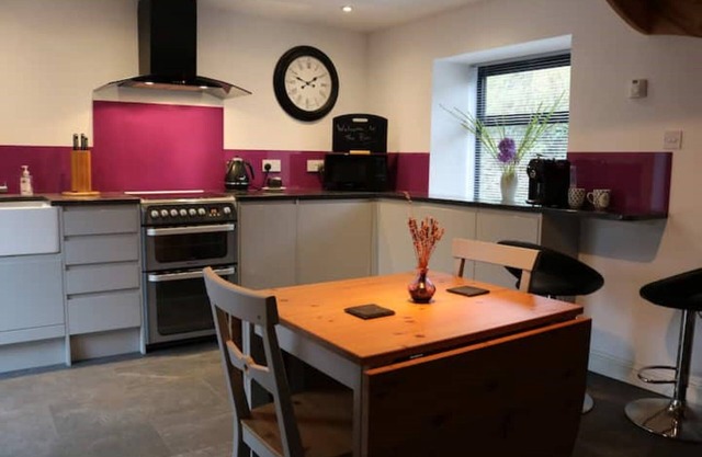 Two bedroom barn conversion in Thornbury.nn