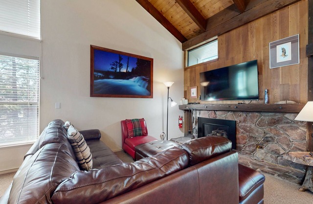 Two bedroom Townhome w/ loft, private beach, pools, hot tub, sauna, resort fun!