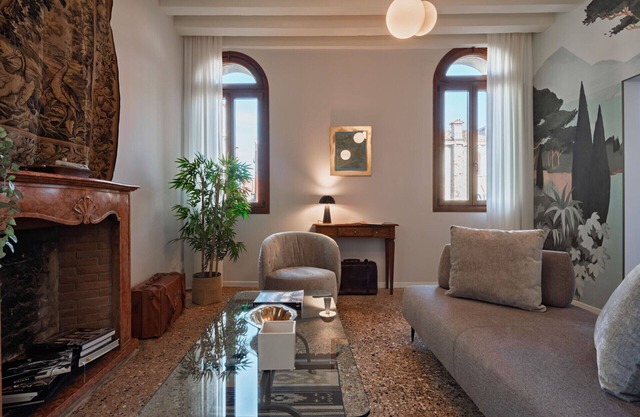 Two bedrooms apartment in an Historic Palace