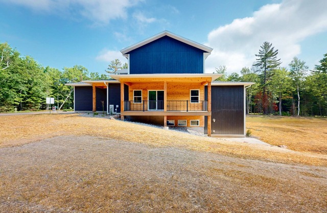 Two Modern Northwoods Townhome near lakes, trails & town—perfect for adventures!