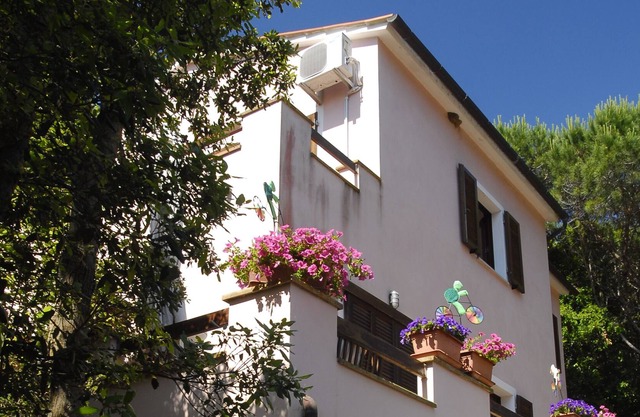 TWO-ROOM APARTMENT NEAR THE BEACH Promo from 9/9/17 € 500 1 week € 800 2 weeks