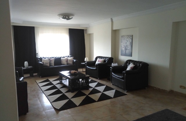 Two rooms at PALM CITY in a spacious and bright apartment