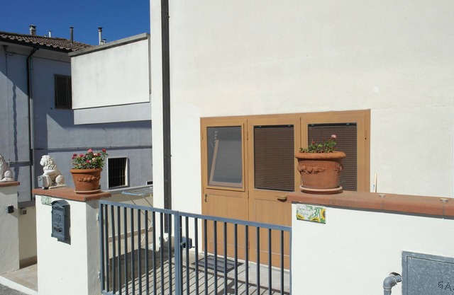 Two rooms on the Tuscan hills just 11 km from the sea price crisis