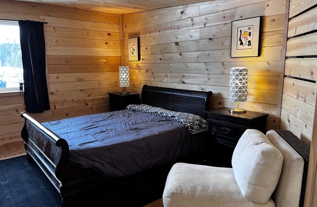 Two Story Eco Cabin on Private Lake near Denali National Park Sleeps 6