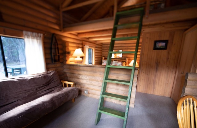 Two-story woodland cabin with firepit, near Flathead Lake & Glacier