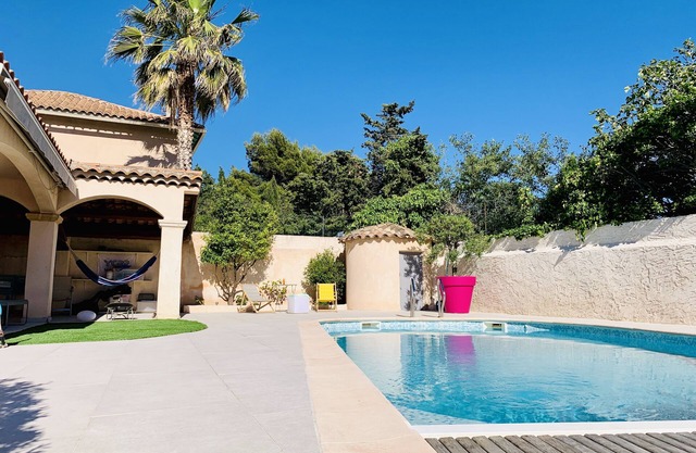 Ty'Bonheurs - sleeps 8 - garden pool sea