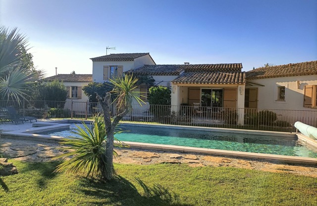 Typical Provençal place for 2 persons: near l'Isles/Sorgues, PISCINE