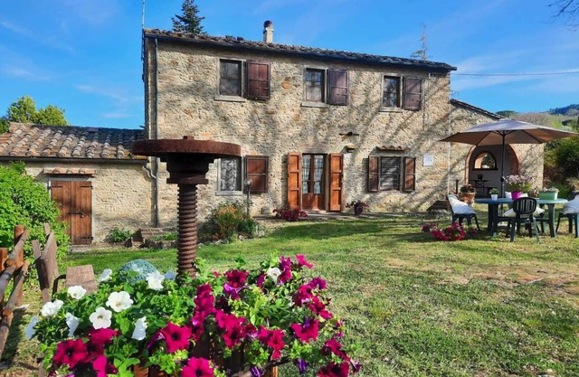 Typical stone house, close to the sea, 5/6 person, enclosed garden, small pool