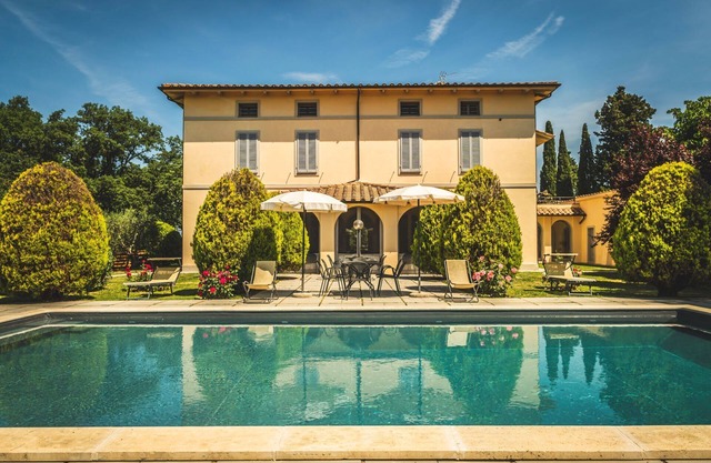 Typical villa with private pool on the border between Tuscany and Umbria, near the Chiusi and Trasim