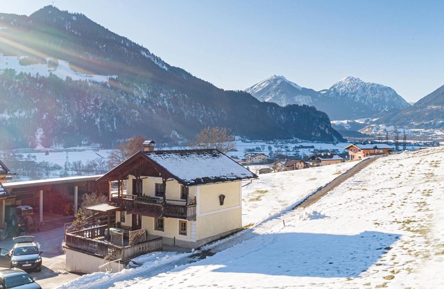 Tyrolean chalet with south-facing terrace