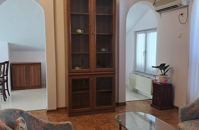 U ponudi su sobe, apartmani i lux apartmani Klima,Wi-fi fizider kuhinja, parking