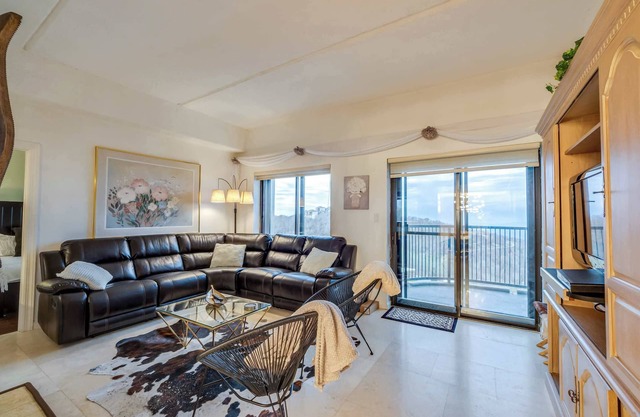 Uhost AI | 2BR Condo | Stunning Views & Cozy Stay