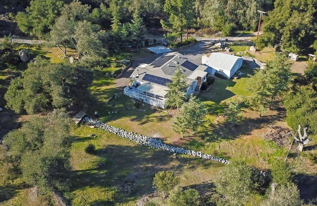 Ultimate Family Friendly Mountain Retreat- Gameroom, Hiking, Hot Tub, Wineries
