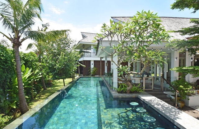 Ultra Luxury | 1000m2 | 15 Staff | Best In Villa Dining in Bali | AC throughout