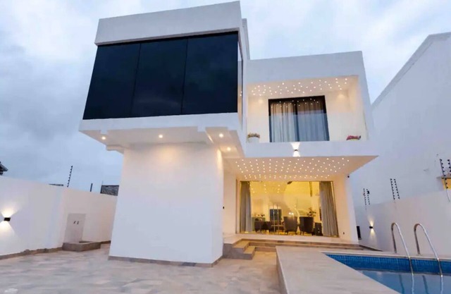 Ultra Modern Luxurious 3Bedroom Townhouse.