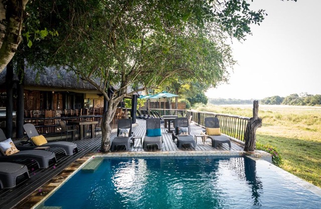 Umkumbe Safari Lodge Riverside