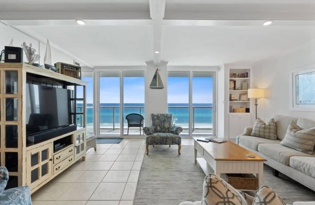 Unbeatable Views – 2BR Gulf View w/Pool, Grills & Boat Launch