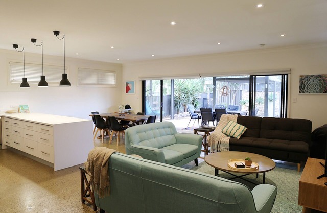 Uneek Coastal Living - Pet friendly, NETFLIX, WI-FI