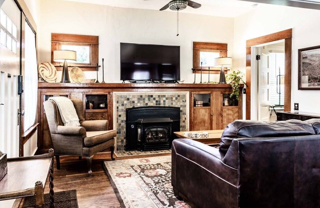 Union Street | 2 Blocks From Downtown