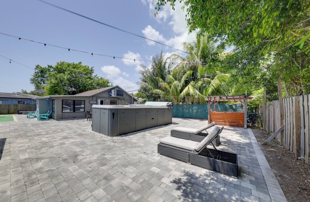 Unique 2 House Rental: 3 Mi to Beach & Boardwalk