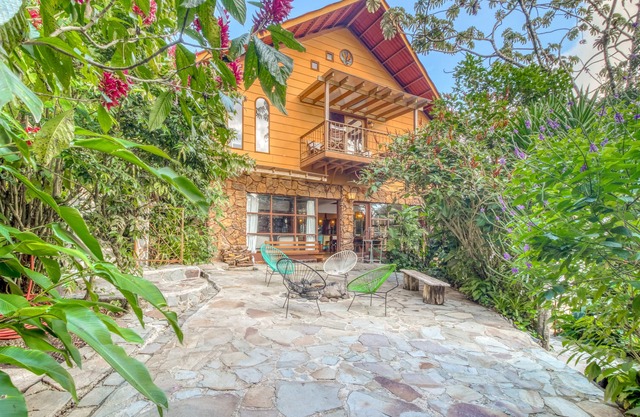 Unique and magical house w/social area with private BBQ & surrounded by nature