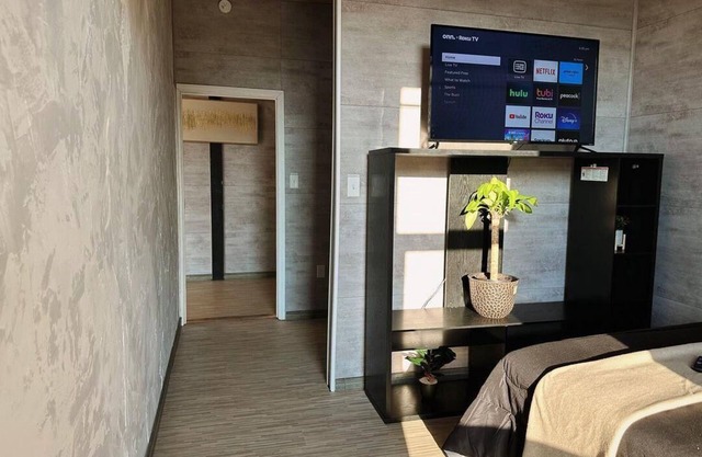 Unique Apartment in Midtown!