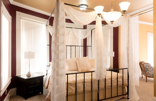 Unique Historic Victorian Mansion near Downtown Denver, Sleeps 16.