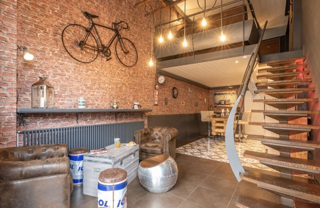Unique industrial loft in city center 130m2, 3 bedrooms, ideal for a family