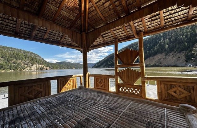 Unique Lake Front Cabin In Tulameen BC