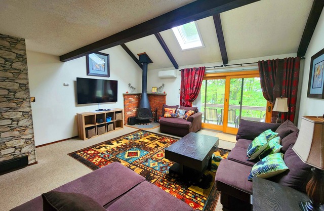 Unique Spacious 3 Bedrooms Mountain Townhouse