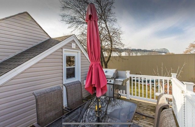 Unique spacious upper Condo Suite. Steps from waterfront