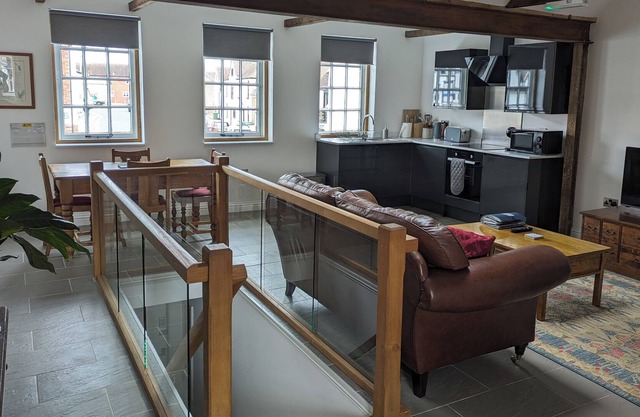 Unique Town Centre Spacious Loft Apartment