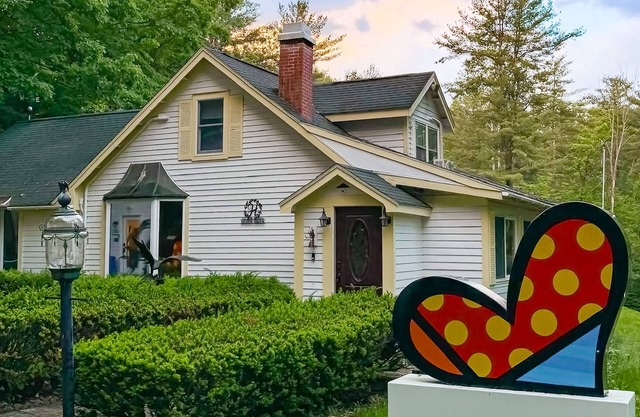 Unique wooded oasis with jacuzzi, sauna, pool, game room - near Keuka Lake