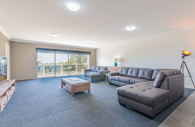 Unit 3-83 Thompson Ave, in the heart of Cowes, includes linen.