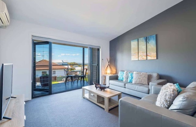 Unit 3 - Modern 2BR Apartment on Huskisson Main Street By Nautilus Apartments