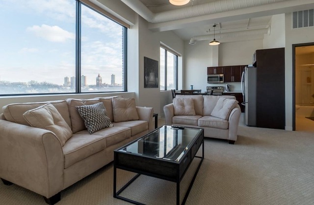 UNIT FIVE Executive Stay Fully Furnished One Bedroom Condo