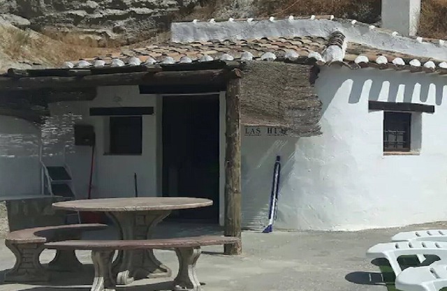 Unusual, semi-troglodyte house "Cuevas"