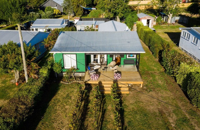 Unwind in a Real, Cute, Comfortable Bach in Takamatua