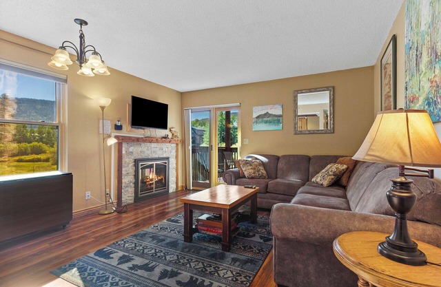 Updated 1st Floor End Unit Near Main Street