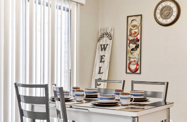 🌟Updated 2BED/2BA - small pets ok - FAST WIFI