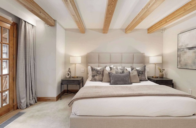 Updated 4 BR, 4.5 BA, 1 Block from Gondola!