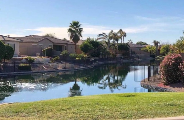 Updated Chandler Luxury- Lake community!