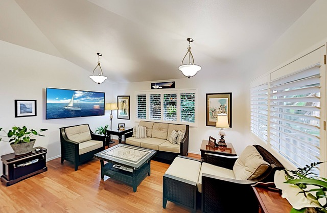 Updated Family Home w/Lanai, private washer & dryer, WiFi, enclosed yard