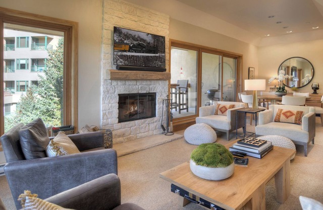 Updated Ski in/Ski Out Condo - Corner Unit - Two Decks - Awesome Slope Views