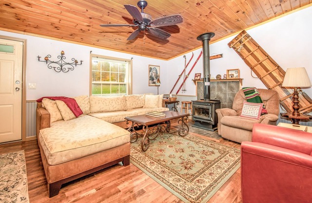 Upgraded! Perfect location seconds from Hunter Mtn! Incredible views! King bed!