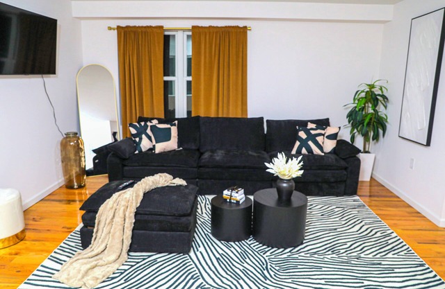 Upscale 3-bedroom/2.5-bath unit near EWR, NYC, MetLife, Prudential, and more.