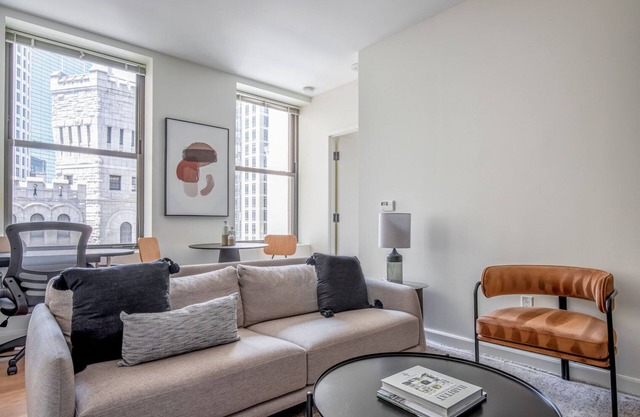 Upscale Back Bay 1BR w/Gym & W/D, nr Dining, by Blueground