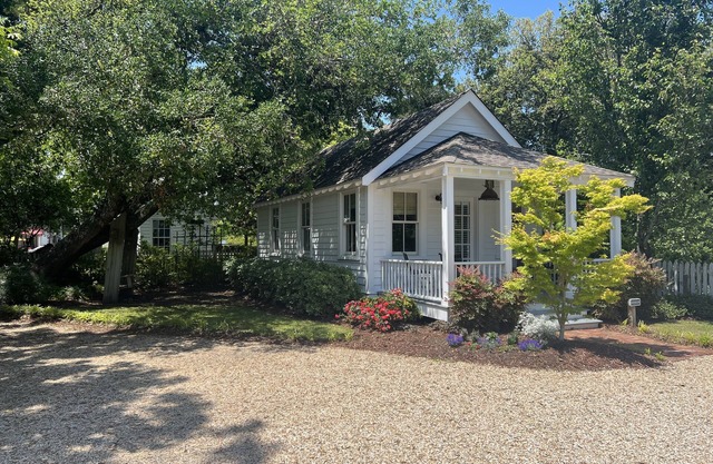 Upscale Bungalow - 129 Craven Streetn300 feet from Beaufort Waterfront