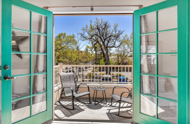 Upscale Condo on the Sonoma Plaza
