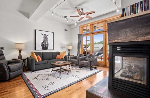 Upscale Luxury w/Heated Parking - Urban Loft in Downtown Steamboat